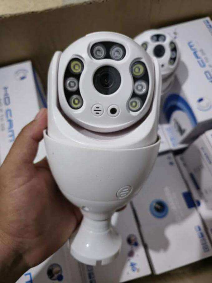 Caméra lampe professionnelle 4G, design compact avec عدسة وكاميرا ليلية، مصنوعة لمراقبة الأمان عن بُعد.