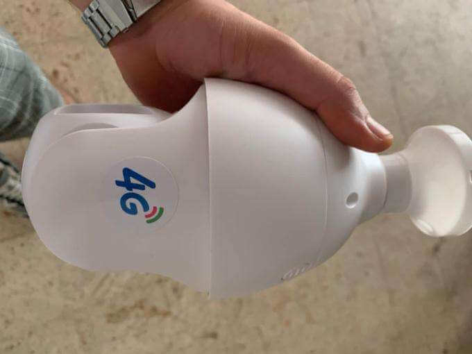 Caméra lampe professionnelle 4G portable, idéale pour المراقبة الآمنة في المناطق بدون واي فاي.